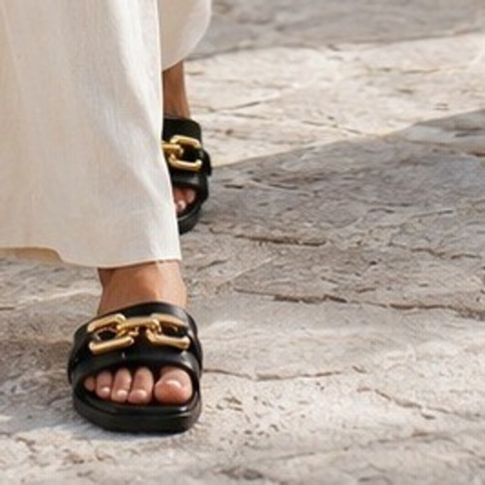 Fashion Nova Womens Black Square Toe Slide Sandals Gold Chunky Chain Size 7